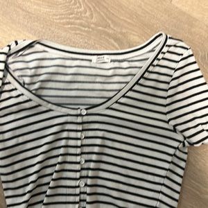 cropped u cut button shirt